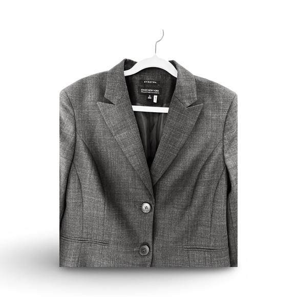 Jones New York Collection Platinum 2 button suit jacket. Size 12. Work career - Picture 2 of 9